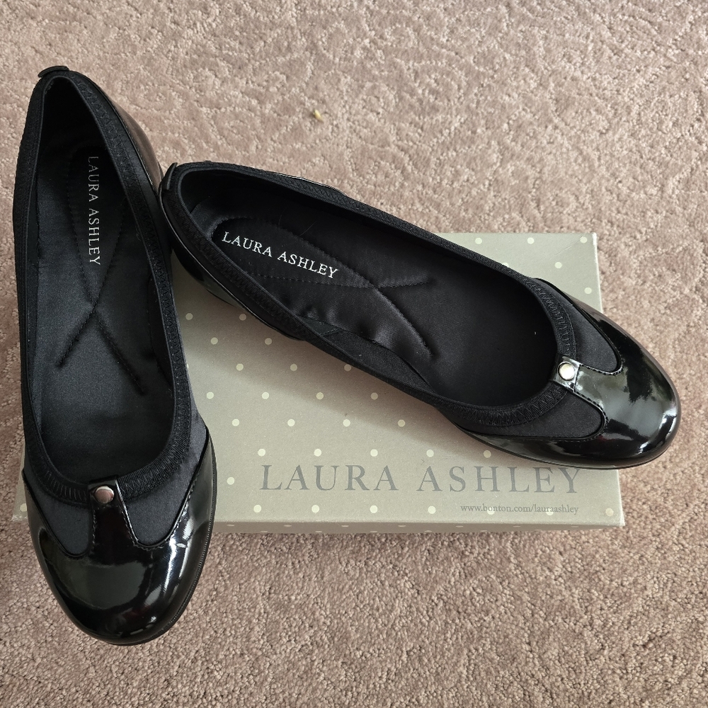 Laura Ashley Euro Athletic Comfort Shoes